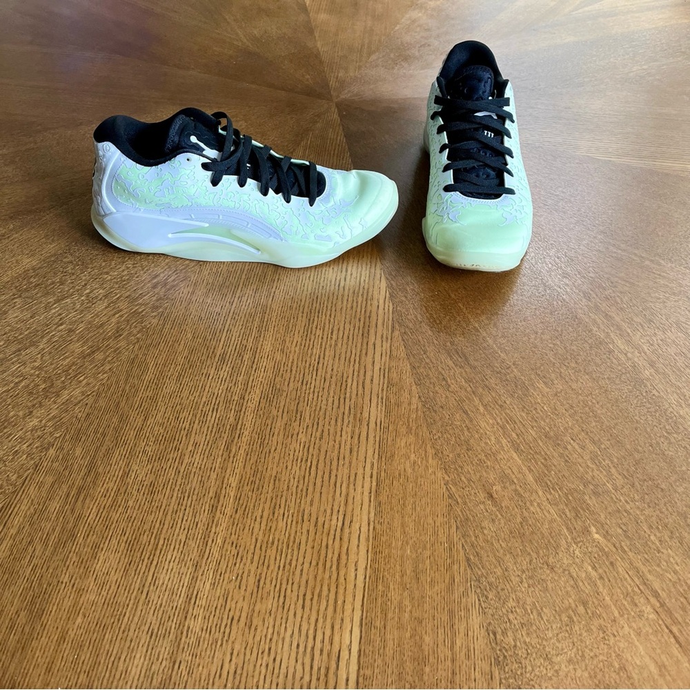 Jordan Zion 3 White/Black/Barely Volt size 8